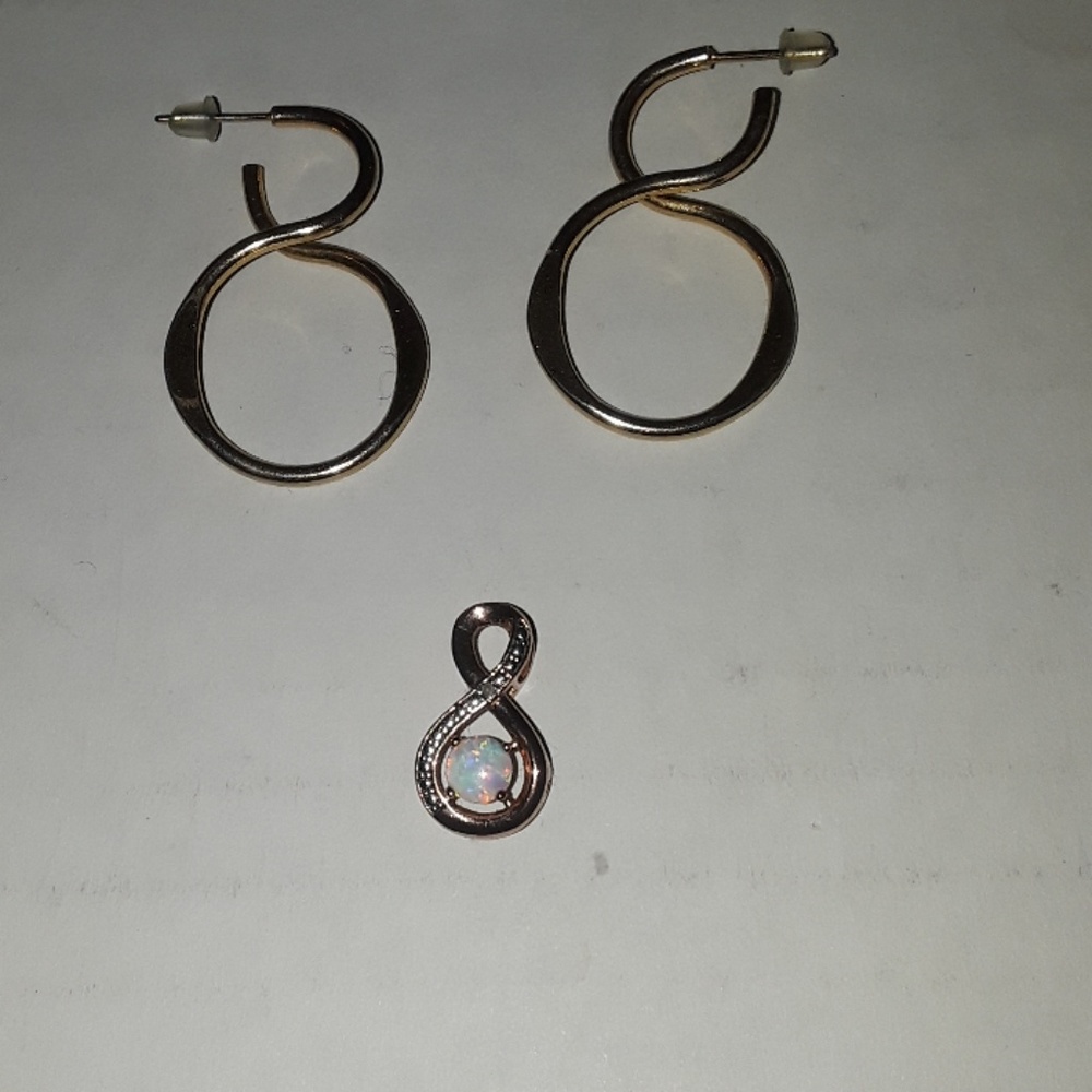 Gold earrings and a necklace pendant